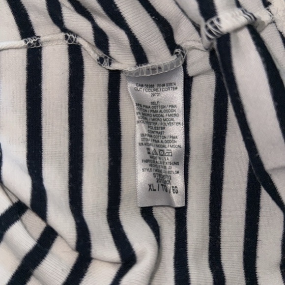 Splendid V-neck short sleeve top
Size XL - Picture 4 of 5